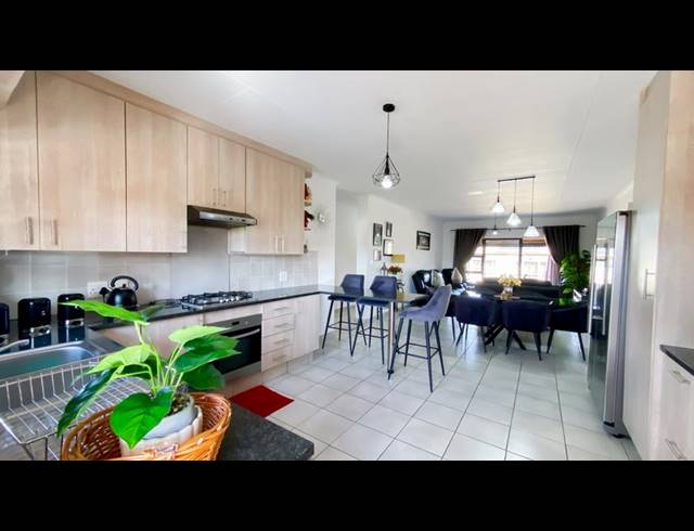 3 BEDROOM TOWNHOUSE FOR SALE IN NEWMARKET